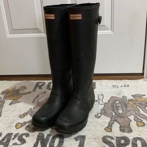 Hunter rain boots. Matte black size 9